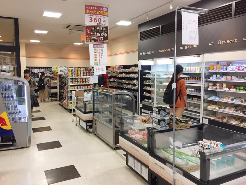 図書館下ショップ（コンビニ）